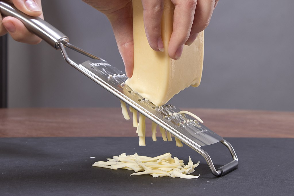 1024px-Grate-cheese.jpg