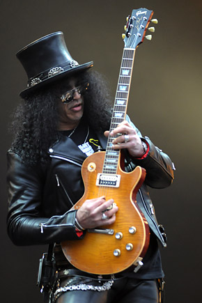 slash-pinkpop-live1-doensen-0510.jpg