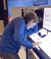 bill-gates-headphones.gif