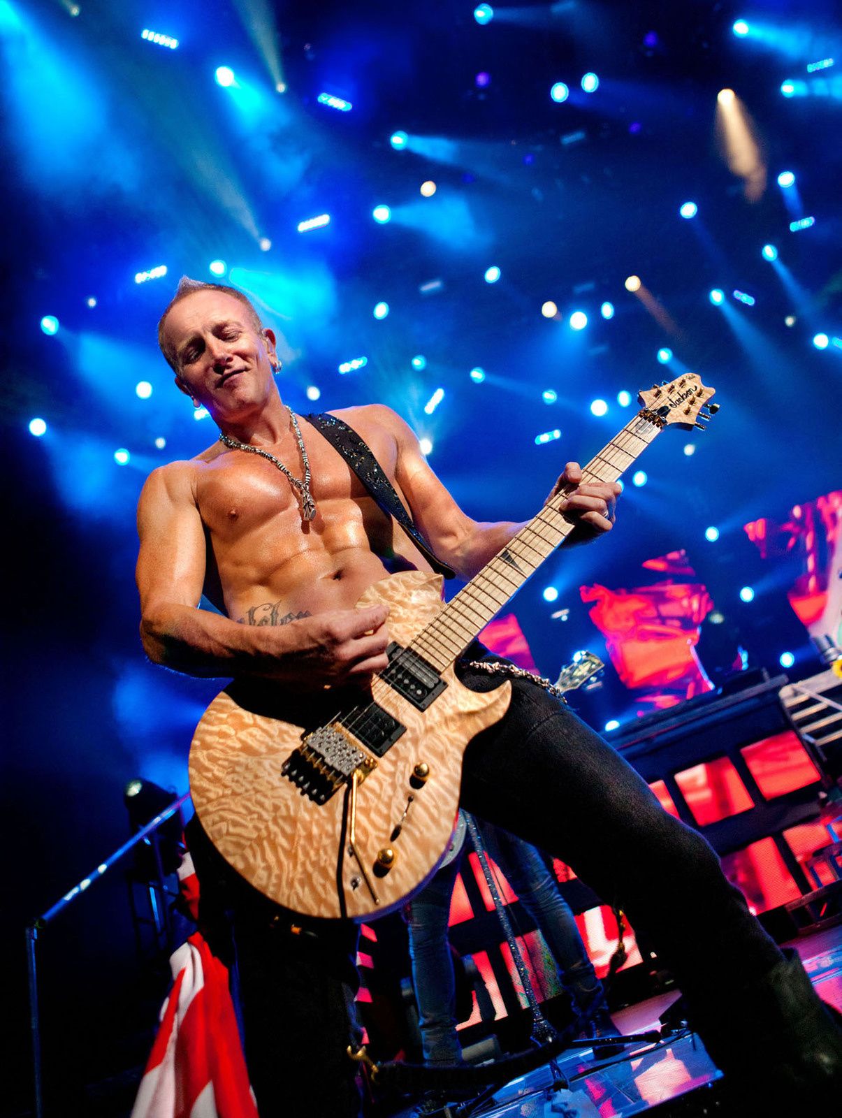 ob_ffbfa4_phil-collen-2012-def-leppard.jpg