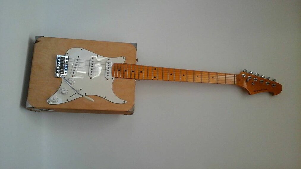 Cigar-Box-Guitar-Stratocaster-rotated.jpg