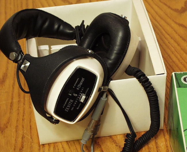 Zenith%20839-35%20Quad%20headphones%202.JPG