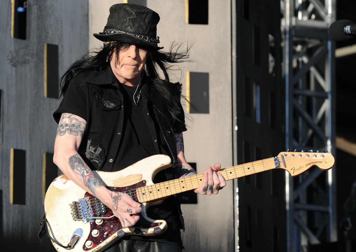 mick-mars-2010.jpg