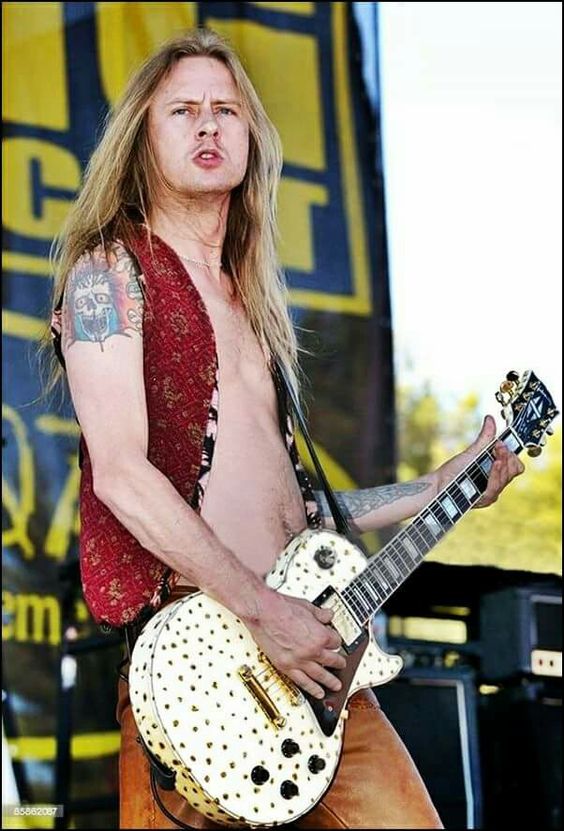 Jerry_Cantrell.jpg