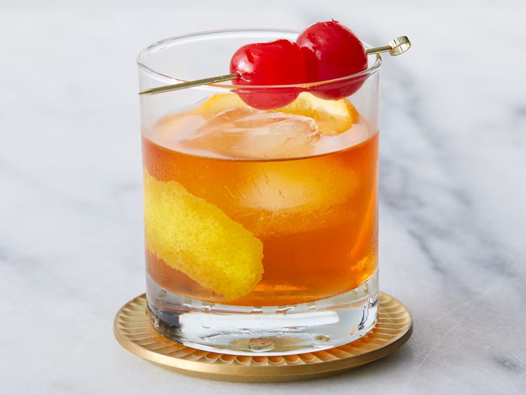 221320-old-fashioned-cocktail-ddmfs-3X4-13181414-bf1365252476463b9650096c28b5acfd.jpg