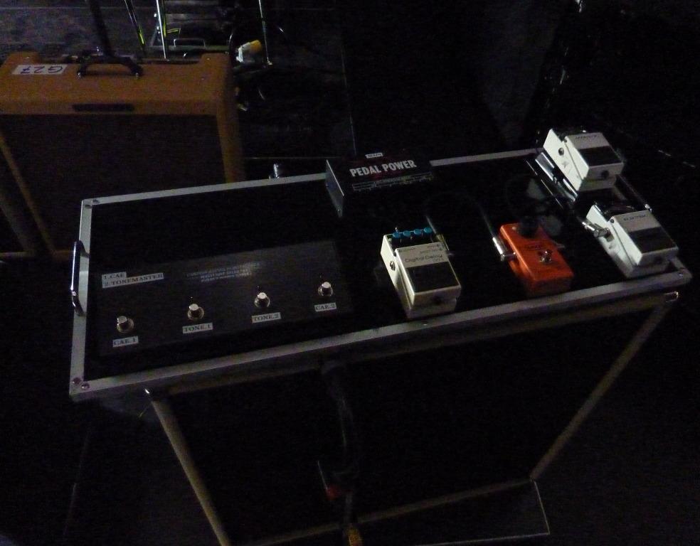 dave_grohl_pedals.jpg